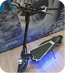 patineta eléctrica con luces led abajo